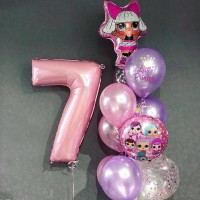 Фонтан из розово-сиреневых шаров с цифрой 7 и куклой ЛОЛ
