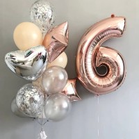 Фонтан из персиково-серебряных шаров с цифрой 6