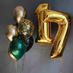 Фонтан из золотых, зеленых и черных шаров с цифрой 17