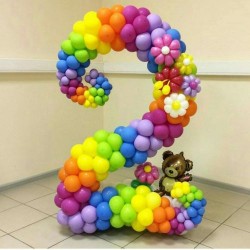 Цифра 2 из разноцветных шариков