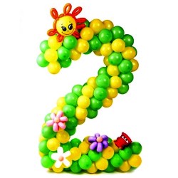 Цифра 2 из зеленых и желтых шаров