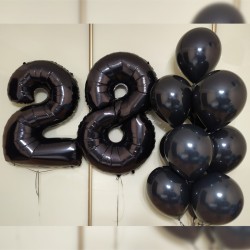 Фонтан из черных шаров с цифрой 28