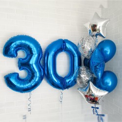Фонтан из синих шаров с цифрой 30