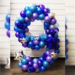 Цифра 9 из синих и фиолетовых хром шаров