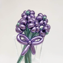 Букет фиолетовых ромашек из хромированных шаров