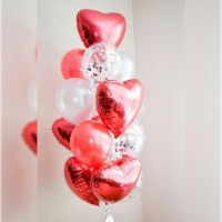 Фонтан из красных и серебряных шаров металлик с сердцами