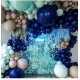 Фотозона из голубых пайеток с гирляндами из шаров