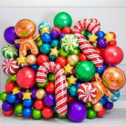 Фотозона-стена из шаров с фольгированными фигурами новогодняя