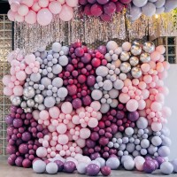 Фотозона-стена из розовых, бардовых, серых и серебряных шаров