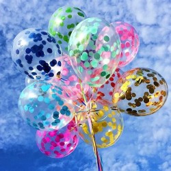 Облако прозрачных шаров с разноцветным конфетти