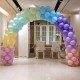 Оформление входа аркой из разноцветных шаров