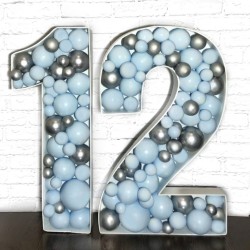 Аэромозайка цифра 12 из голубых и серебряных шаров