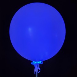 Большой белый шар с синими светодиодами