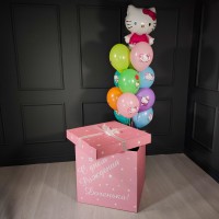 Композиция разноцветных шаров с Hello Kitty в розовой коробке