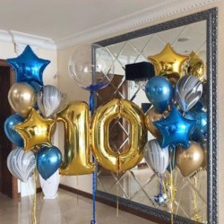 Композиция из воздушных шаров сине-золотых хром с цифрой 10