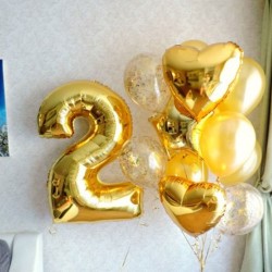 Фонтан на день рождения из золотых шаров с цифрой 2