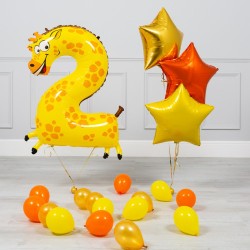 Фонтан из оранжево-желтых шаров с цифрой 2 в виде Жирафа
