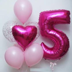 Фонтан из розовых и прозрачных шаров с цифрой 5