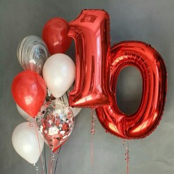 Фонтан из красных шаров с цифрой 10