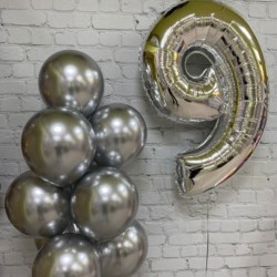 Фонтан из серебряных шаров с цифрой 9