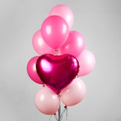 Фонтан из розовых фуксия шаров с фольгированным сердцем