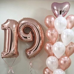 Фонтан из розово-белых перламутровых шаров с цифрой 19