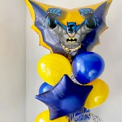 Фонтан из синих и желтых агат шаров с фигурой Бэтмен