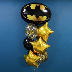 Фонтан из черных шаров со звездами и эмблемой Бэтмена