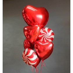 Воздушные шары для влюбленных из красных сердец с леденцами