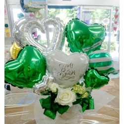 Букет из шаров из зелено-белых сердец