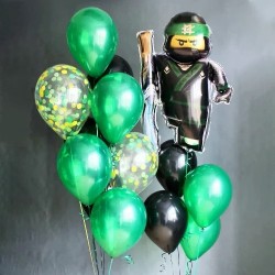 Композиция из зелено-черных шаров с фигурой Лего Ниндзяго