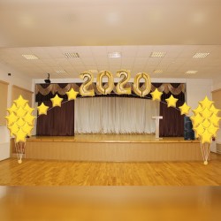 Украшение зала шарами на выпускной с желтыми звездами