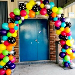 Разноцветная арка из шаров Welcome