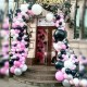 Арка на вход из розовых, черных и белых шаров