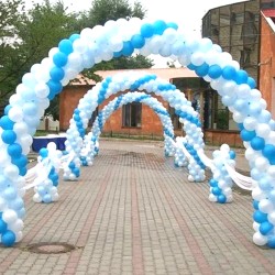 Арки из бело-голубых шаров на свадьбу 6 м