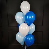 Фонтан из белых, голубых и синих шаров