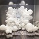 Белая фотозона из шаров Жемчуг