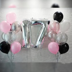 Композиция из розовых, черных и серебряных шаров с цифрой 17