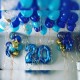 Шары сине-голубые с синими цифрами 20