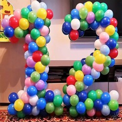 цифра 12 из разноцветных шаров