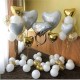 Композиция из воздушных белых шаров с конфетти на свадьбу