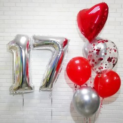 Фонтан из красных и серебряных шаров с сердцем и цифрой 17