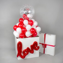 Композиция из шаров в коробке "Признание в любви"
