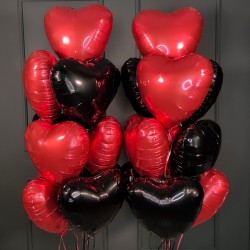 Фольгированные черные и красные сердца