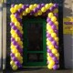 Квадратная арка из желто-фиолетовых шаров без каркаса