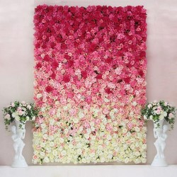 Фотозона из цветов с именами и датой на свадьбу