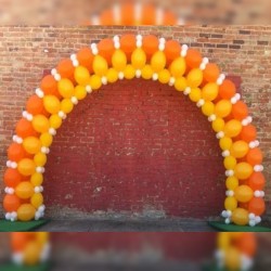 Плоская арка из воздушных шаров желто-оранжевая