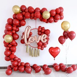 Гирлянда из шаров красных с надписью Love