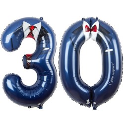 Цифра 30 в мужском костюме из шаров