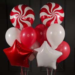 Композиция из красных и белых шаров с конфетками